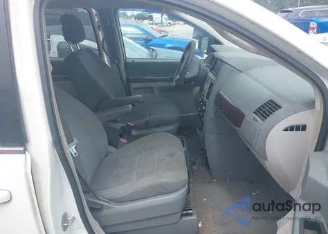 2010 Chrysler Town & Country Lx from USA, damaged, VIN 2A4RR4DE6AR346811